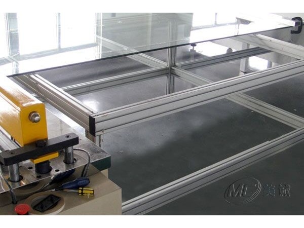 工業鋁型材工作臺如何選型？